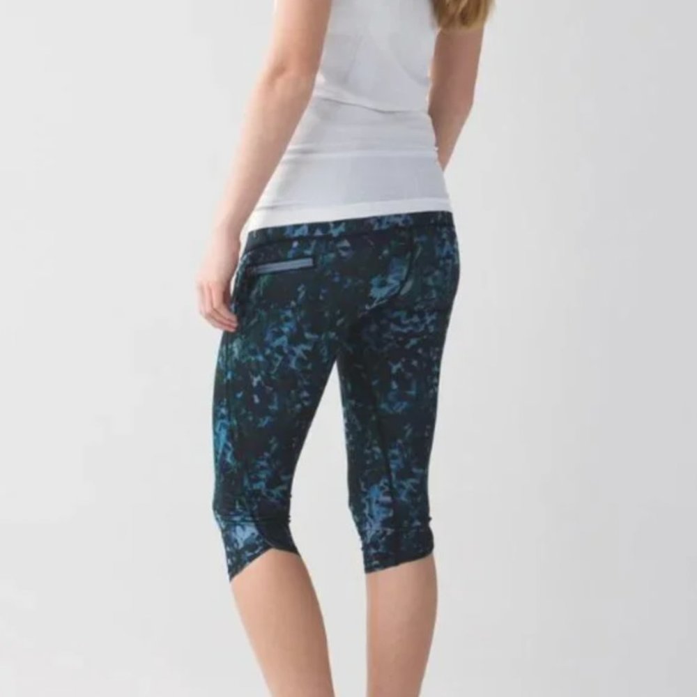 Lululemon Run Top Speed Blue Floral Cropped Leggings sz 6